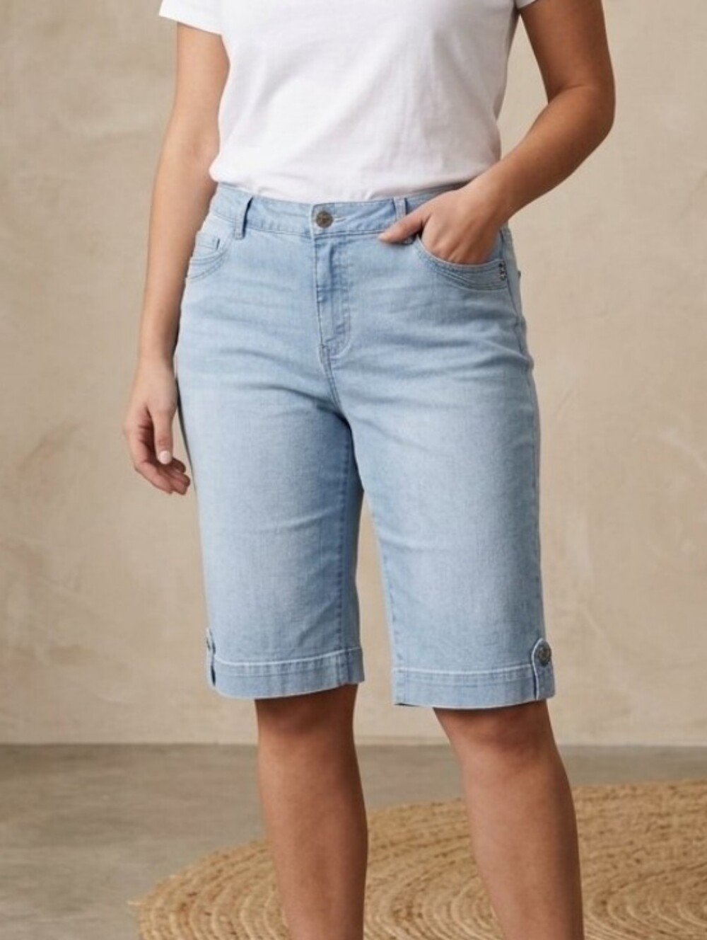 😀 Bandolino Light Blue Denim Capri Jeans